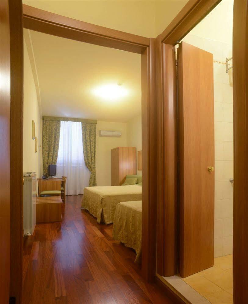 Hotel Colomba Firenze Bagian luar foto