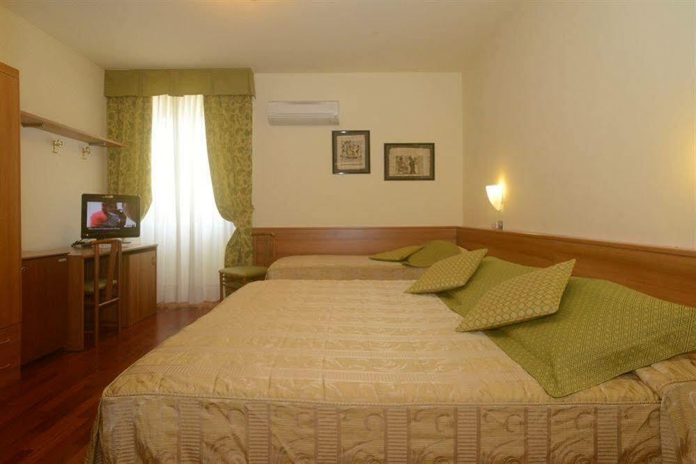 Hotel Colomba Firenze Bagian luar foto